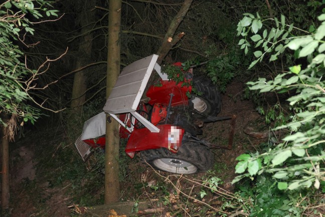 Traktor abgestrzt: Lenker schleppte sich nach schwerem Traktorunfall in Pichl bei Wels zu Bauernhof