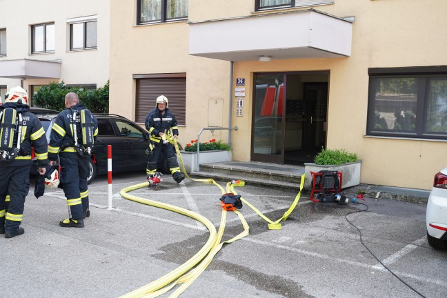 Angebranntes Kochgut: Drei Feuerwehren bei gemeldetem Brand in Leonding im Einsatz