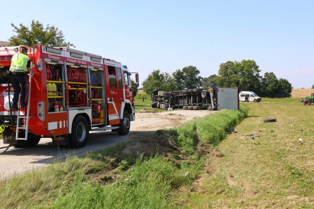 Lenker unverletzt: LKW-Sattelzug bei St. Marien von Strae abgekommen und umgestrzt