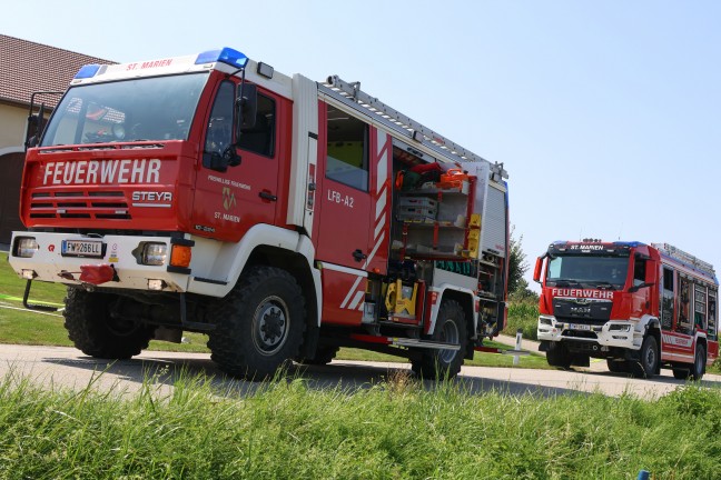 Lenker unverletzt: LKW-Sattelzug bei St. Marien von Strae abgekommen und umgestrzt
