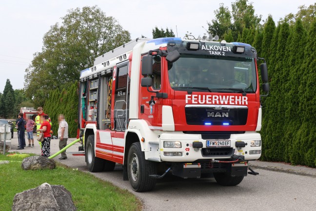 Zimmerbrand in einem Wohn- und Brogebude in Alkoven erfordert Einsatz zweier Feuerwehren