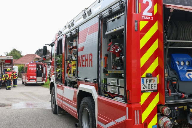 Zimmerbrand in einem Wohn- und Brogebude in Alkoven erfordert Einsatz zweier Feuerwehren