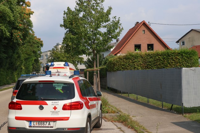 Schweitreibender Lscheinsatz bei Kchenbrand in einem Einfamilienhaus in Traun