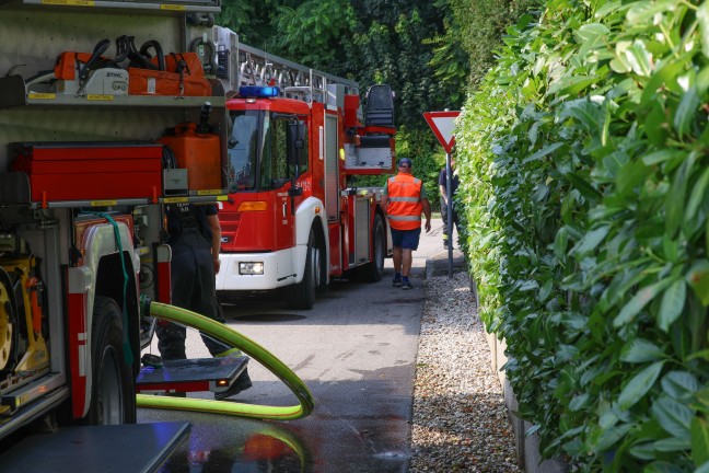 Schweitreibender Lscheinsatz bei Kchenbrand in einem Einfamilienhaus in Traun