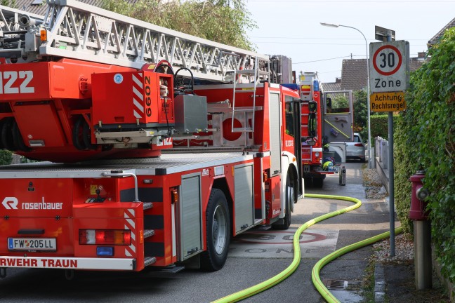 Schweitreibender Lscheinsatz bei Kchenbrand in einem Einfamilienhaus in Traun