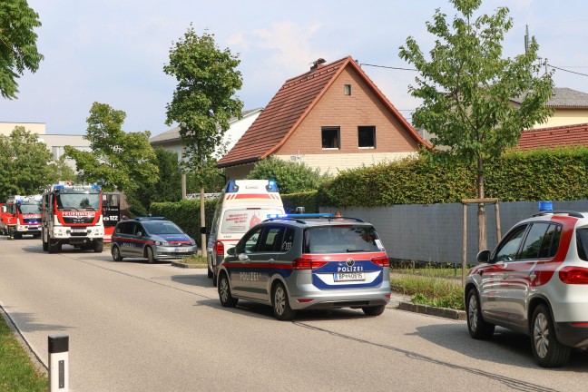 Schweitreibender Lscheinsatz bei Kchenbrand in einem Einfamilienhaus in Traun