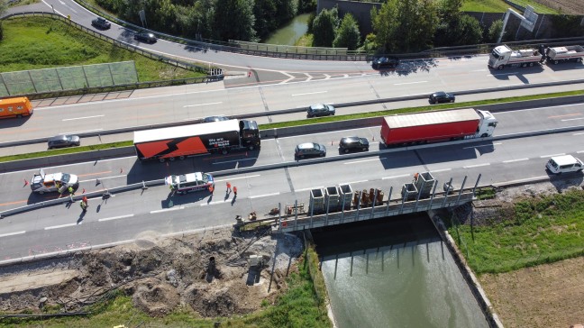 Stau nach Verkehrsunfall im Baustellenbereich der Westautobahn bei Enns