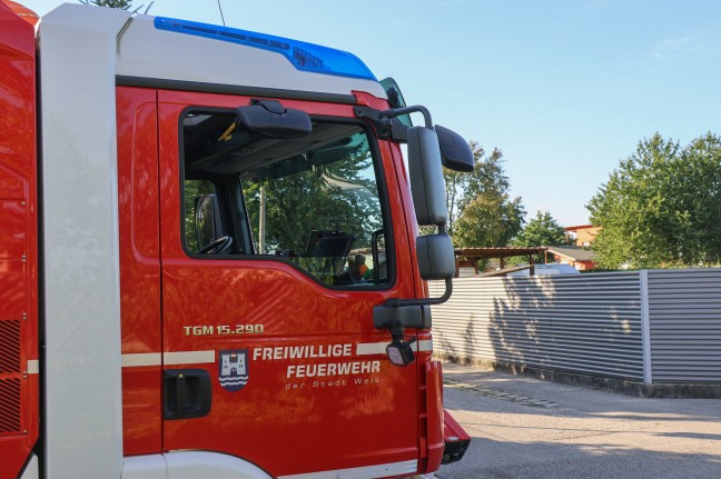 Streit um Grillerei: Feuerwehr zu Brand in einem Garten eines Hauses in Wels-Neustadt alarmiert