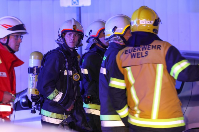 Kellerbrand: Grerer Einsatz dreier Feuerwehren bei Brand in einem Hochhaus in Wels-Lichtenegg