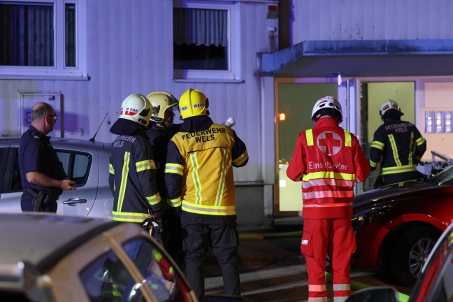 Kellerbrand: Grerer Einsatz dreier Feuerwehren bei Brand in einem Hochhaus in Wels-Lichtenegg
