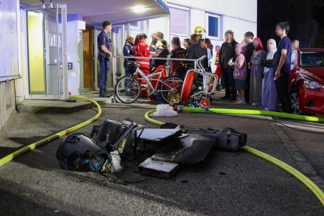 Kellerbrand: Grerer Einsatz dreier Feuerwehren bei Brand in einem Hochhaus in Wels-Lichtenegg