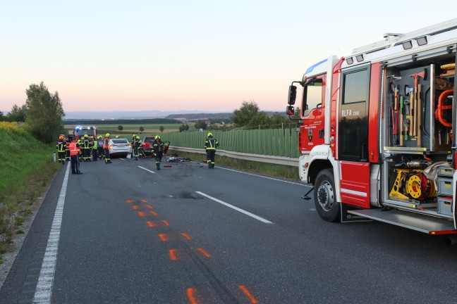Schwerer Crash mit drei beteiligten PKW auf Steyrer Strae bei Dietach