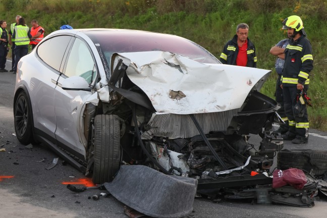 Schwerer Crash mit drei beteiligten PKW auf Steyrer Strae bei Dietach