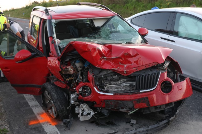 Schwerer Crash mit drei beteiligten PKW auf Steyrer Strae bei Dietach