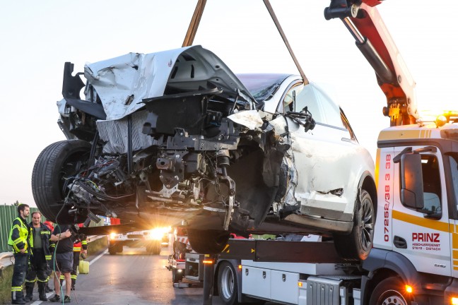 Schwerer Crash mit drei beteiligten PKW auf Steyrer Strae bei Dietach