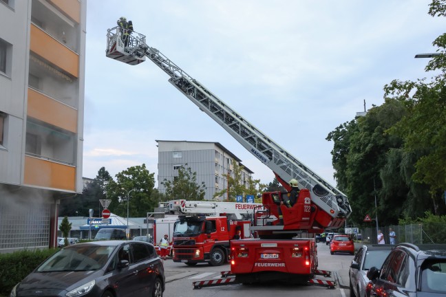 44 Personen evakuiert: Wieder grerer Einsatz bei Kellerbrand in einem Hochhaus in Wels-Lichtenegg