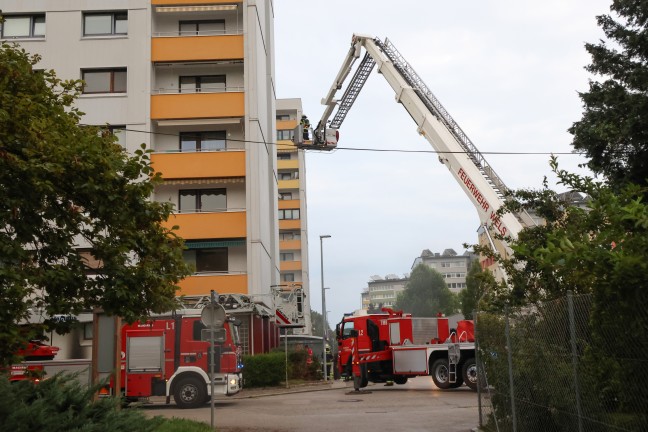 44 Personen evakuiert: Wieder grerer Einsatz bei Kellerbrand in einem Hochhaus in Wels-Lichtenegg