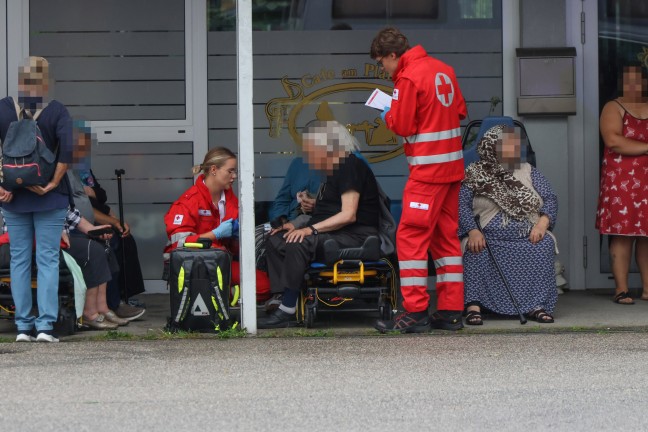 44 Personen evakuiert: Wieder grerer Einsatz bei Kellerbrand in einem Hochhaus in Wels-Lichtenegg