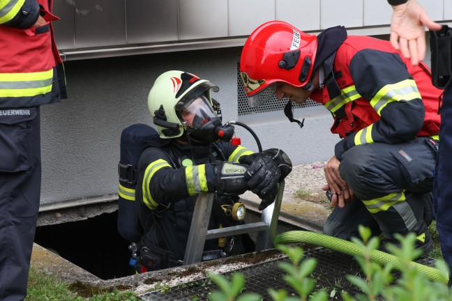 44 Personen evakuiert: Wieder grerer Einsatz bei Kellerbrand in einem Hochhaus in Wels-Lichtenegg