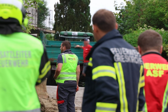 Gasaustritt: Gasleitung bei Baggerarbeiten auf einem Grundstck in Grieskirchen beschdigt