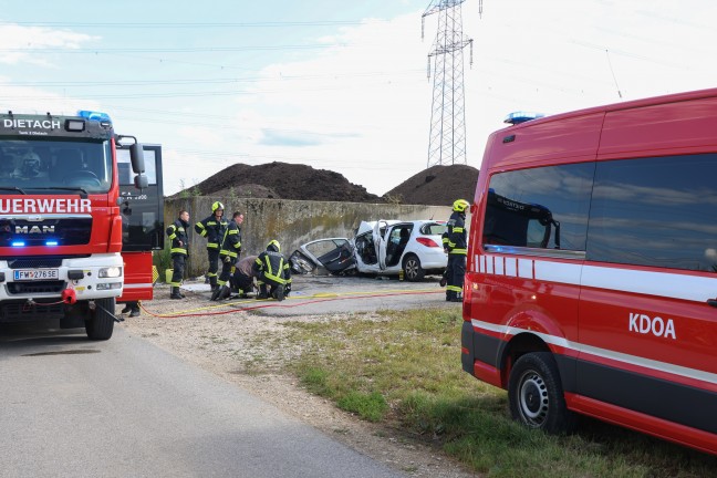 Tdlicher Verkehrsunfall: Auto in Dietach frontal gegen Mauer gekracht