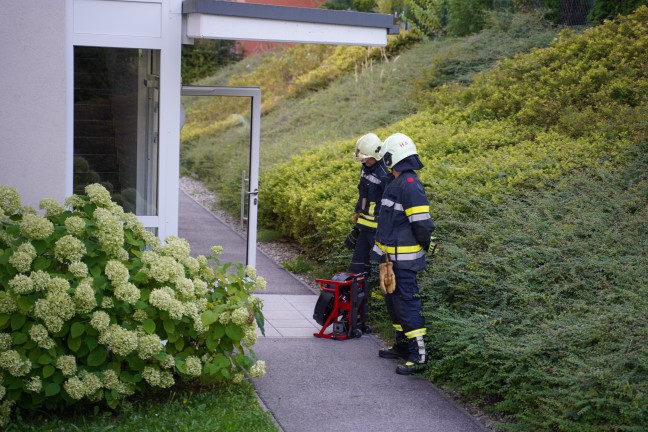 Rauchentwicklung durch angebrannte Speisen in einem Mehrparteienwohnhaus in Leonding
