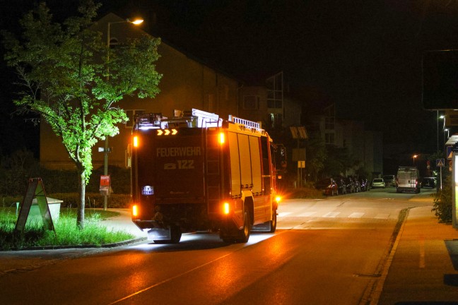 Rauchender Boiler: Einsatzkrfte der Feuerwehr zu Brandverdacht in Wels-Vogelweide alarmiert