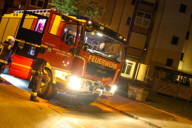 Rauchender Boiler: Einsatzkrfte der Feuerwehr zu Brandverdacht in Wels-Vogelweide alarmiert