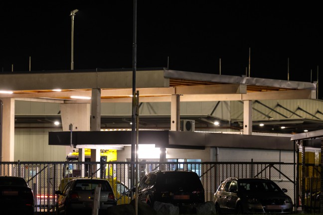 Brand einer Batterie bei einem Logistikzentrum in Allhaming lste Einsatz zweier Feuerwehren aus