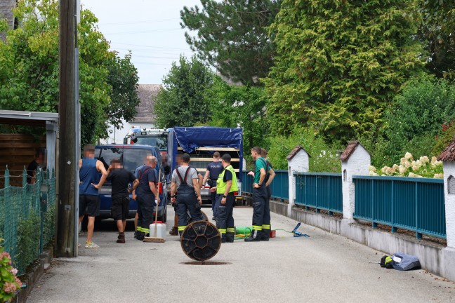 Lambach: Heizl bei Demontagearbeiten eines alten ltanks in Kanalisation gelangt