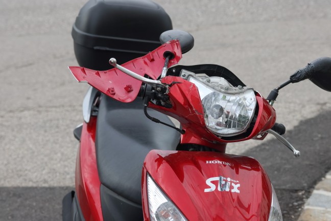 Einsatzkr�fte zu Personenrettung nach Crash zwischen Auto und Moped in Wels-Neutadt alarmiert