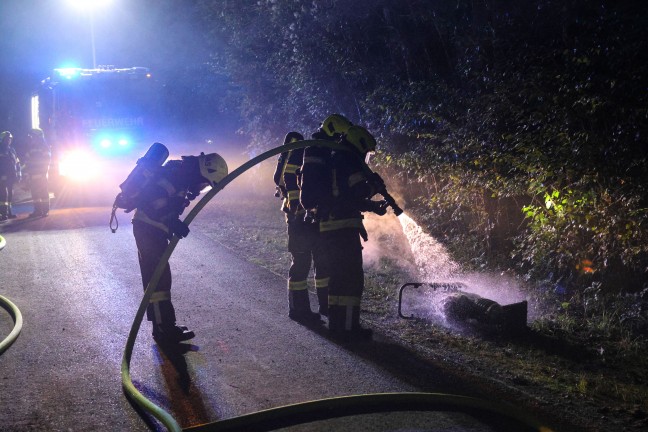 Brand eines Vibrationsstampfers unter einer Autobahnbrcke in Sattledt