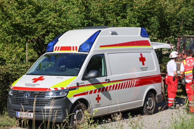 Acht Feuerwehren bei PKW-Brand in einem Nebengebude in Taufkirchen an der Trattnach im Einsatz