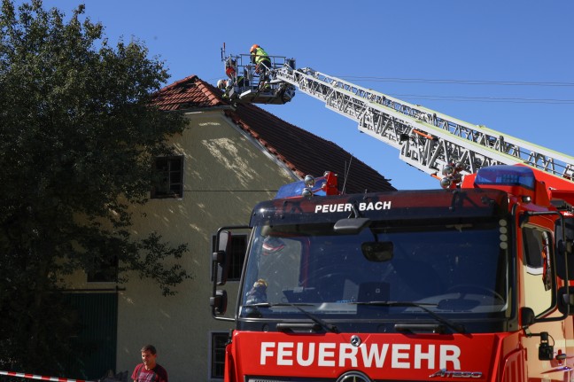 Acht Feuerwehren bei PKW-Brand in einem Nebengebude in Taufkirchen an der Trattnach im Einsatz