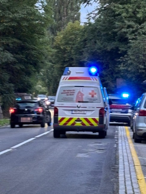 Auffahrunfall: Moped kollidiert auf Seeleitenstrae bei Schrfling am Attersee mit PKW