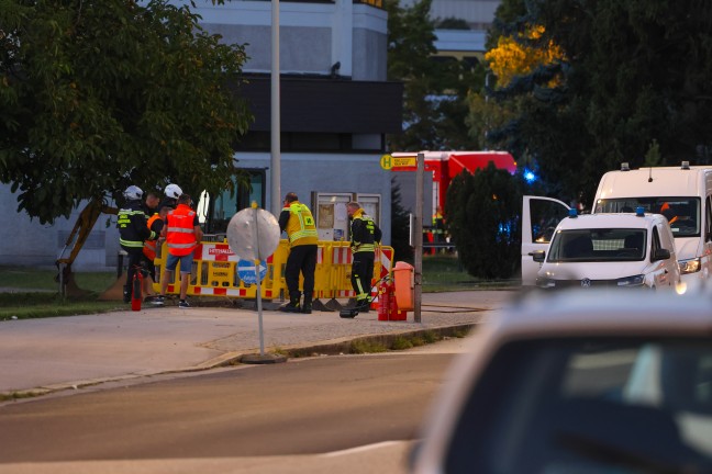 Linz: Feuerwehreinsatz, Stromausfall und Straensperre nach Schaden an einer Mittelspannungsleitung