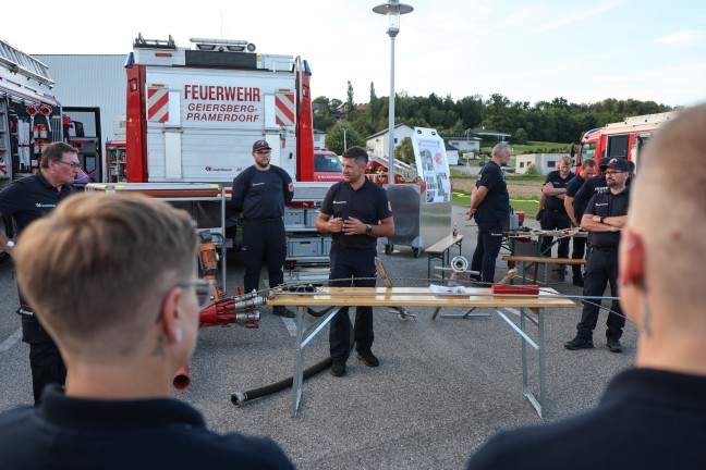 Regionale Fachmesse: Feuerwehr prsentiert eigenen Fhrungskrften Sttzpunkte und Spezialausrstung