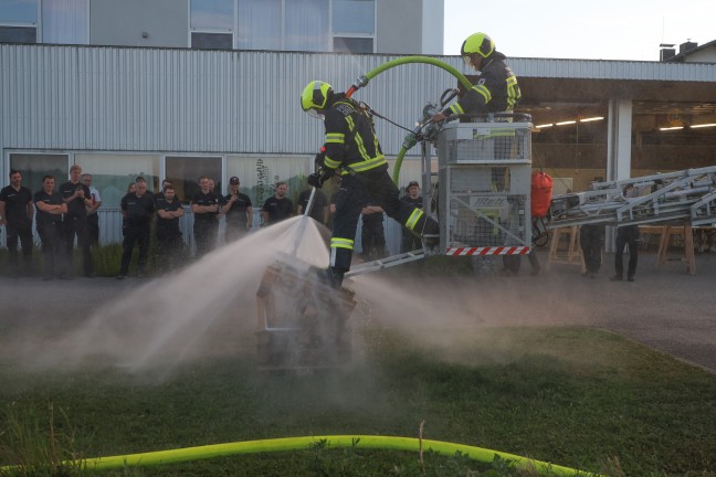 Regionale Fachmesse: Feuerwehr prsentiert eigenen Fhrungskrften Sttzpunkte und Spezialausrstung