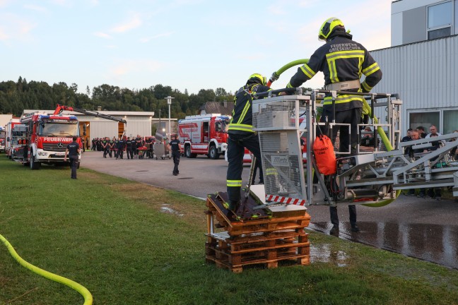 Regionale Fachmesse: Feuerwehr prsentiert eigenen Fhrungskrften Sttzpunkte und Spezialausrstung