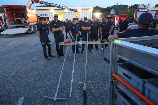 Regionale Fachmesse: Feuerwehr prsentiert eigenen Fhrungskrften Sttzpunkte und Spezialausrstung