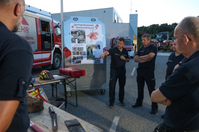 Regionale Fachmesse: Feuerwehr prsentiert eigenen Fhrungskrften Sttzpunkte und Spezialausrstung