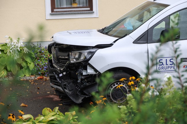 Einsatzkrfte zu Personenrettung nach Kollision zweier Fahrzeuge bei Nubach alarmiert