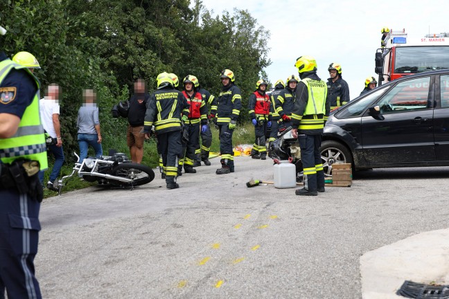 Personenrettung: Motorradlenker nach schwerem Verkehrsunfall mit PKW bei St. Marien eingeklemmt