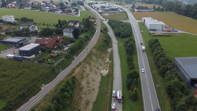 Personenrettung nach Verkehrsunfall: Autolenker bei Ohlsdorf von Salzkammergutstrae abgekommen