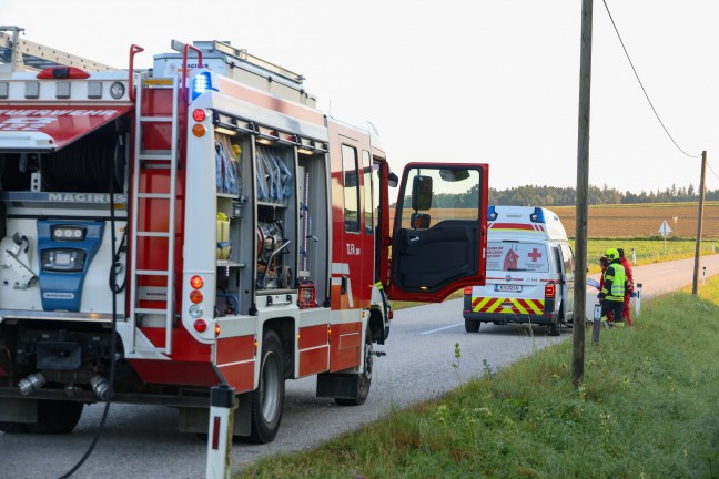 Lenker verletzt: Auto bei Sipbachzell von Strae abgekommen und gegen Baumgruppe gekracht