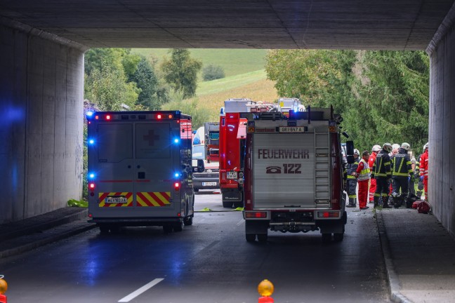Tdlicher Verkehrsunfall: Auto in Kematen am Innbach frontal gegen Unterfhrung gekracht