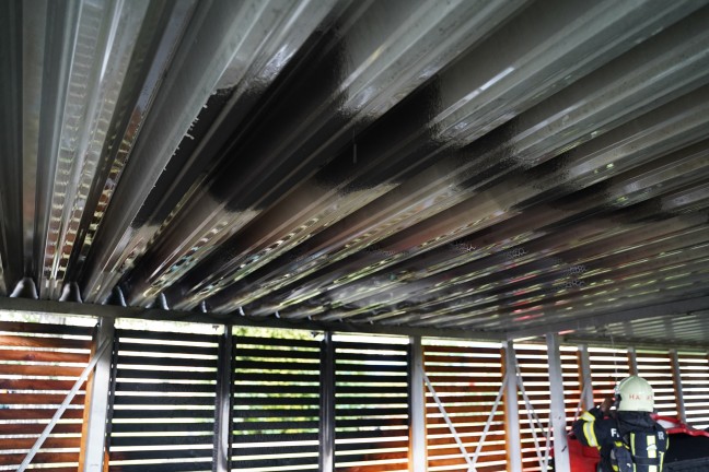 Brand von Abfallcontainern in einer Mllinsel in Leonding sorgte fr Einsatz der Feuerwehr