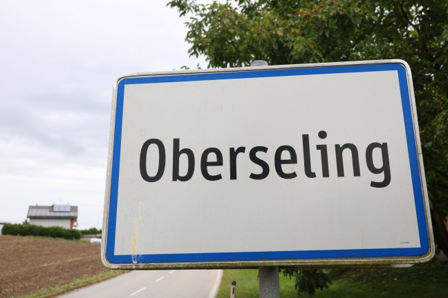 Tdlicher Forstunfall: Altbauer (85) in Bachmanning von Gerst auf einer Traktor-Frontgabel gestrzt