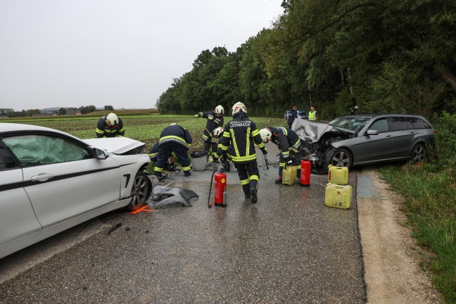 Frontalcrash in Weikirchen an der Traun fordert mehrere teils Schwerverletzte
