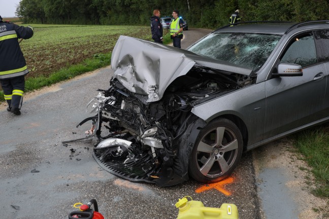 Frontalcrash in Weikirchen an der Traun fordert mehrere teils Schwerverletzte